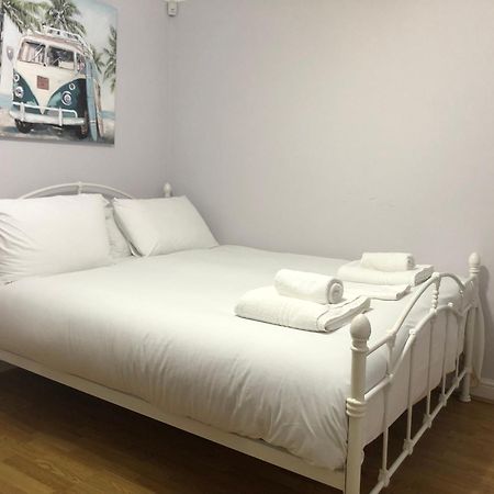 Cherry Tree House Уелингтън Екстериор снимка