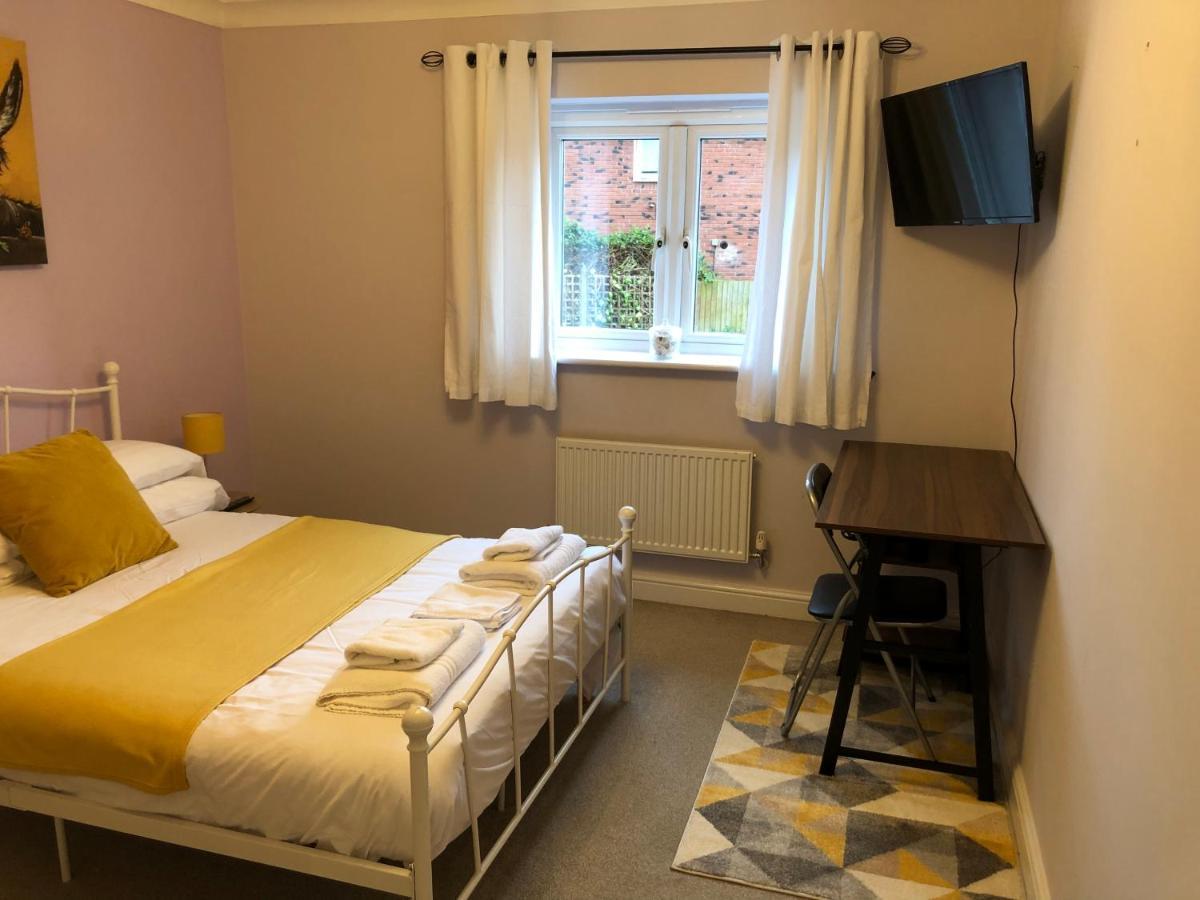 Cherry Tree House Уелингтън Екстериор снимка