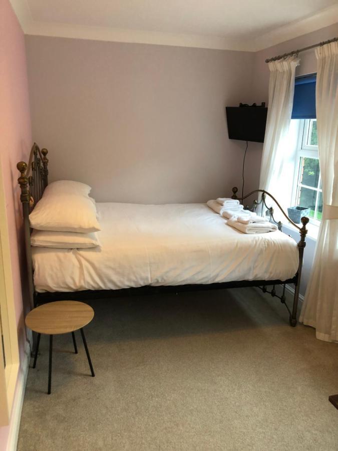 Cherry Tree House Уелингтън Екстериор снимка